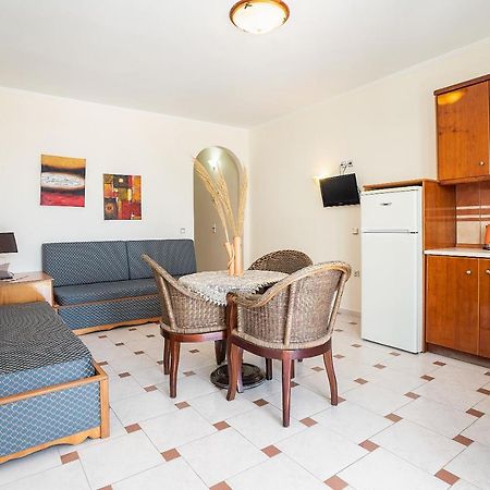 Livadia Beach Suite Bagian luar foto